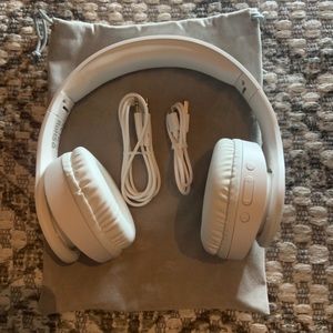 NEW Bluetooth wireless headphones